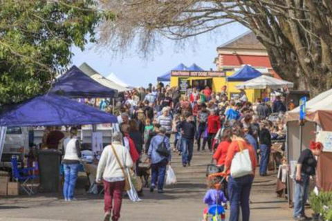 Abelia Lakeside No 2 Big Spa COTTAGE - Australian Destinations 5