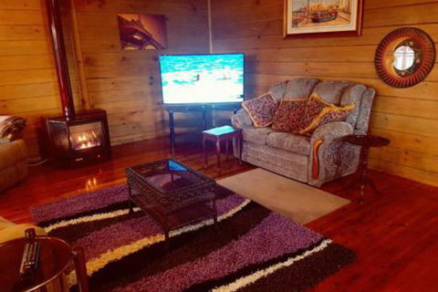 Abelia Lakeside No 2 Big Spa COTTAGE - Australian Destinations 0