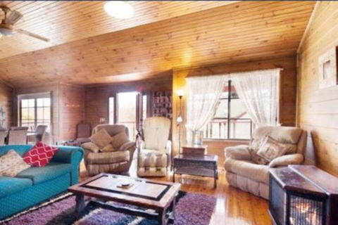 Abelia Lakeside No 2 Big Spa COTTAGE - Australian Destinations 3