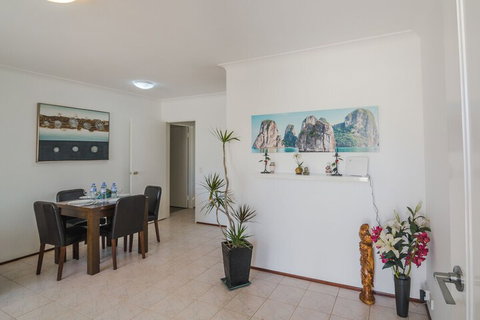 Cosy Murdoch Home - Australian Destinations 2