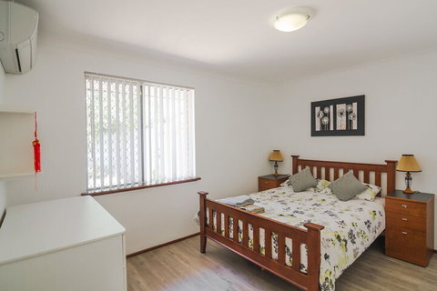 Cosy Murdoch Home - Australian Destinations 1