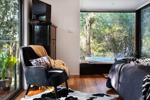 Ahimsa Hepburn - Australian Destinations 2