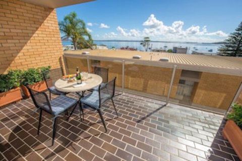 The Crest Unit 7 Shoal Bay - Australian Destinations 0