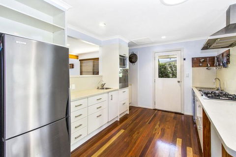 CABARITA BEACH BLISS HOLIDAY HOME On The LAKE - Australian Destinations 3