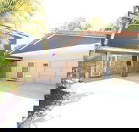 Sandy Feet at Hat Head - Australian Destinations