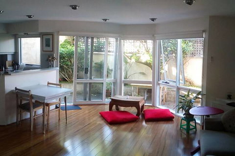 Charles Rooms Guesthouse - Australian Destinations 6