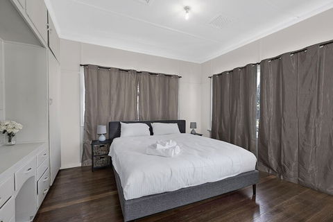 EJ Homes At The Entrance - Australian Destinations 6