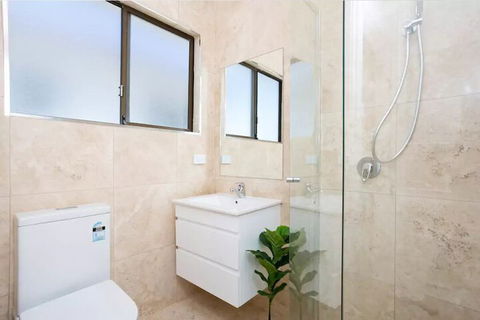 EJ Homes At The Entrance - Australian Destinations 7