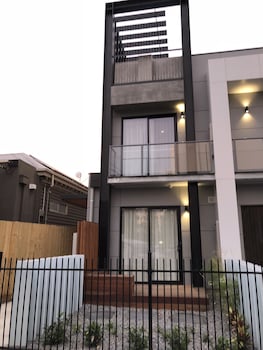 Nomads Nest Geelong - Australian Destinations 1
