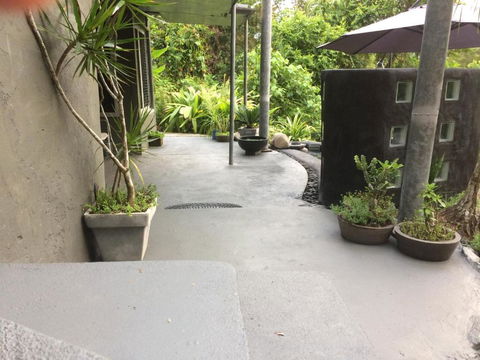 Earthship Daintree - Australian Destinations 2