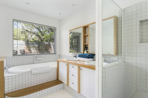 Amaranthine Abodes - Australian Destinations 1