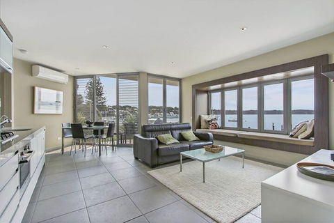 A Window On The Bay - Australian Destinations 7