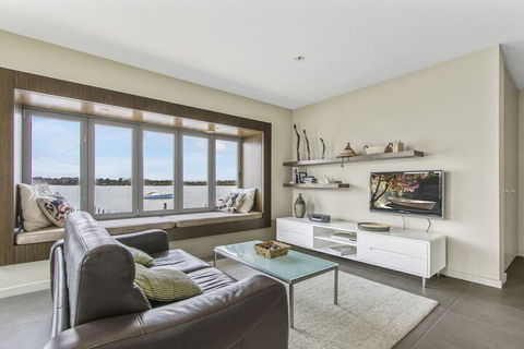 A Window On The Bay - Australian Destinations 4