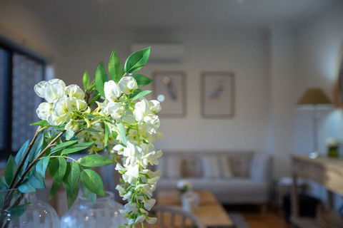 AUJOY 4 Bed Townhouse Burwood 2 - Australian Destinations 7