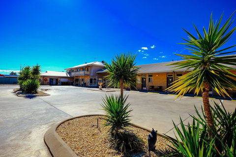 Club Motor Inn - Australian Destinations 1