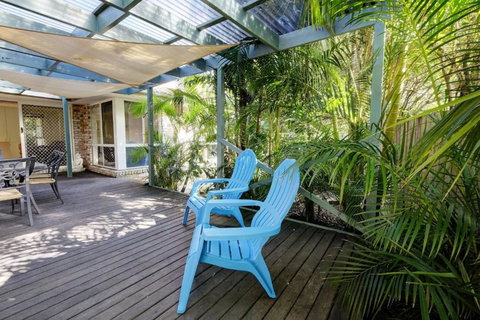 FRANGIPANI BEACH HOUSE PET FRIENDLY 22 Belbourie Cres Boomerang Beach - Australian Destinations 5