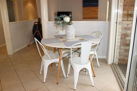 FRANGIPANI BEACH HOUSE PET FRIENDLY 22 Belbourie Cres Boomerang Beach - Australian Destinations 3