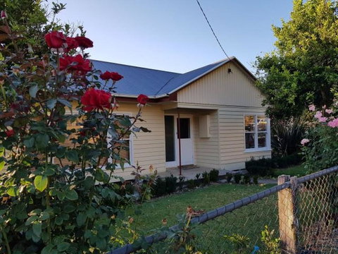 Cottage On Main - Australian Destinations 3