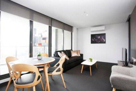 Immaculate 2BR With 2 Bathroom Private Unit In CBD - Australian Destinations 0