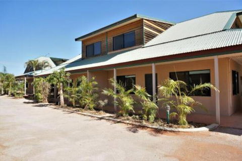 Ningaloo Breeze Villa 7 3 Bedroom Fully Self Contained Holiday Accommodation - Australian Destinations 0