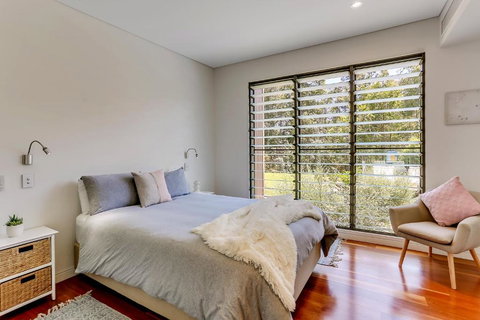 Calanthe Acreage Doonan - Australian Destinations 2