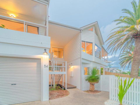 EAST COAST ESCAPES Lighthouse Studio - Australian Destinations 4