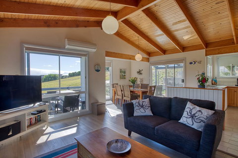 Cockatoo Cabin - Australian Destinations 3