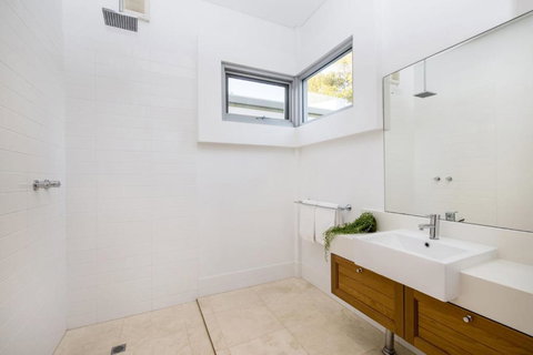 Cinque - Australian Destinations 3