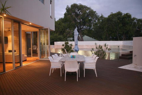 Cinque - Australian Destinations 2