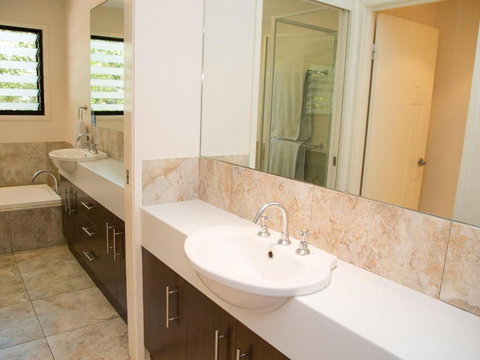 Colours Of Cylinder - Australian Destinations 6