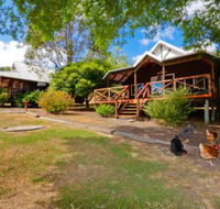 Sunnyhurst Chalets Rural Stay - Australian Destinations