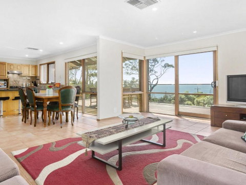 VIEWS At MCCRAE..... - Australian Destinations 1