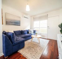 Urban Beach Shack Metres from the Beach  Cafes - Australian Destinations