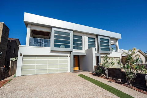 The Grand Oasis Pool Wifi Mins From Beach - Australian Destinations 1