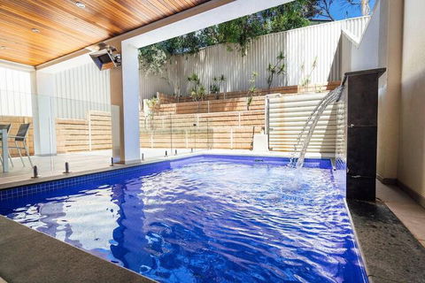 The Grand Oasis Pool Wifi Mins From Beach - Australian Destinations 4