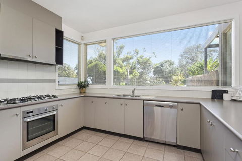 CAPELS REST CAPEL SOUND - Australian Destinations 3