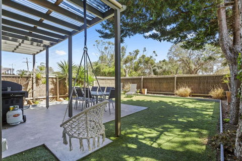 CAPELS REST CAPEL SOUND - Australian Destinations 4