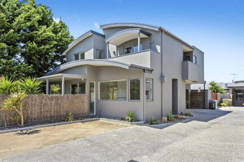 CAPELS REST CAPEL SOUND - Australian Destinations 5