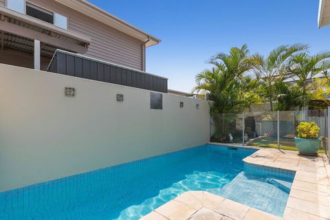 CASUARINA DREAMING - Australian Destinations 3