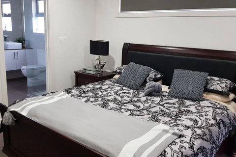 CHELSEA Family Home Close To Beach & Shops - Australian Destinations 2