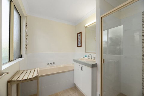 Fabulous Pet Friendly Family Home - 3 Carribean Court - Australian Destinations 2