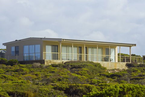 Hanson Bay Wildlife Sanctuary And Cabins - Australian Destinations 3