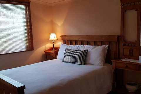 Heysen's Rest Bed & Breakfast - Australian Destinations 6