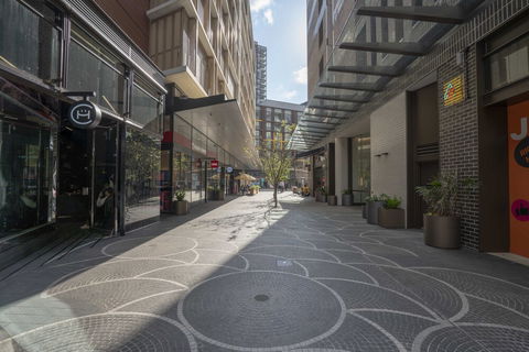 New 2 Bedroom Darling Harbor Apartment - Australian Destinations 2