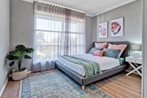 2 Bedroom Apt With Balcony & Air Con In Plympton - Australian Destinations 6