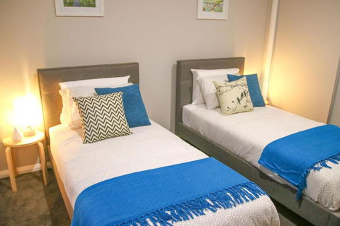 Amaroo - Australian Destinations 4