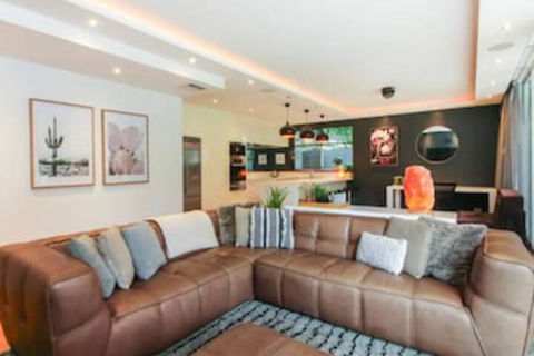Spacious 2 Bedroom Apartment In Ascot With Large Private Garden - Australian Destinations 0