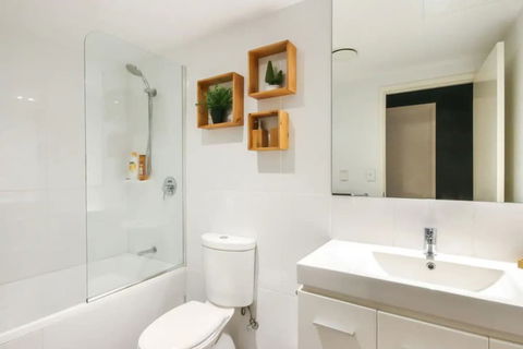 Spacious 2 Bedroom Apartment In Ascot With Large Private Garden - Australian Destinations 2