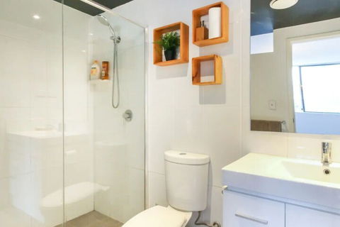 Spacious 2 Bedroom Apartment In Ascot With Large Private Garden - Australian Destinations 3