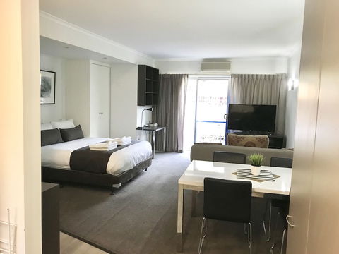 Adelaide Dresscircle Apartments - Archer Street - Australian Destinations 5